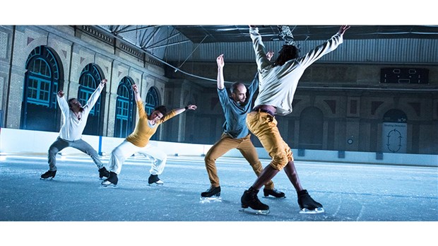 La troupe Le Patin libre en spectacle au Stade de la Cité des Jeunes de Rivière-du-Loup
