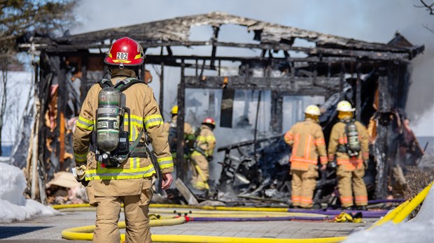 Un garage détruit par les flammes à Rivière-du-Loup 