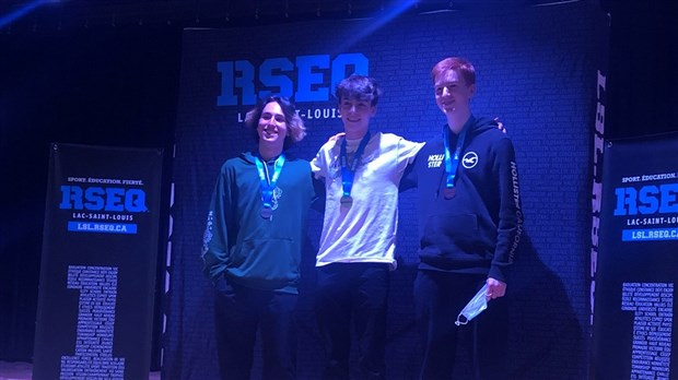 Olivier Hamel est champion provincial scolaire de badminton 