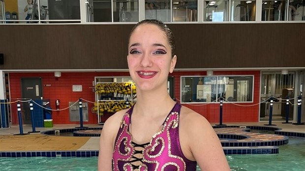 Janick Viel est championne provinciale en natation artistique 