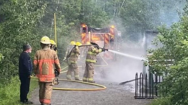 Incendie sur le Petit Témis à Saint-Modeste 