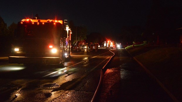 Un incendie ravage un garage à Rivière-du-Loup
