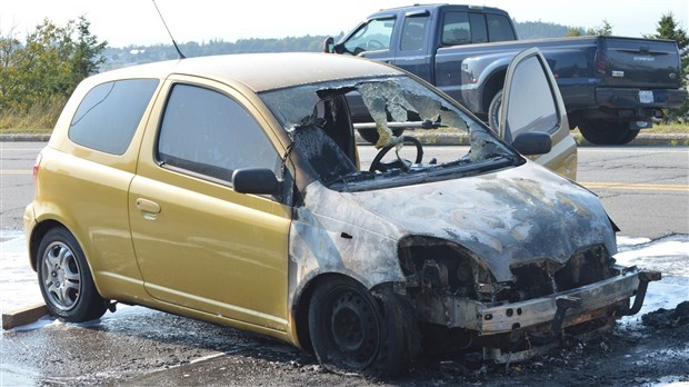 Un véhicule remorqué s’enflamme à Rivière-du-Loup