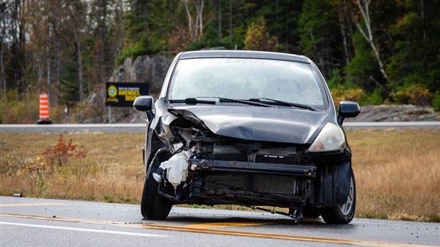 Une voiture frappée par un poids lourd sur l’autoroute 20 
