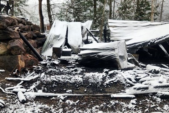 Un cabanon détruit par les flammes à Packington