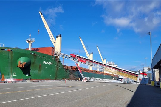 Une première cargaison de granules de bois pour Lebel Énergie