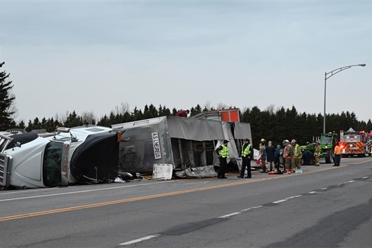 Une cargaison de porcs se renverse à Saint-Alexandre-de-Kamouraska
