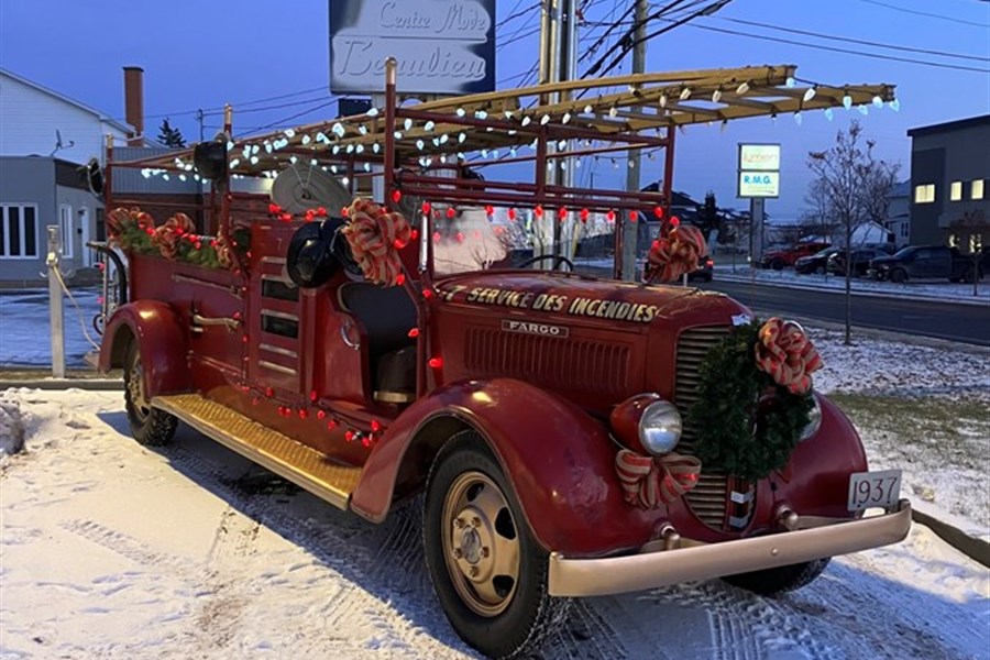 Les pompiers de Rivière-du-Loup retrouvent leur vieux Fargo 1937  