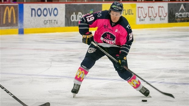 Place au Match en Rose des 3L de Rivière-du-Loup 