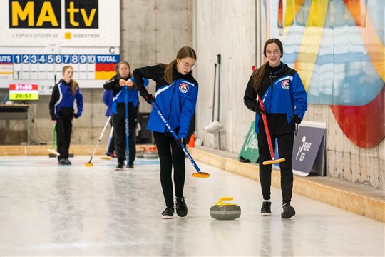 Une histoire de famille et beaucoup de plaisir au curling féminin 