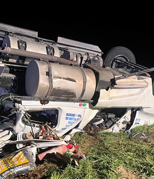 Un poids lourd se renverse à La Pocatière