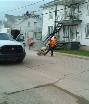 Bris de canalisation sur la rue St-Louis à Rivière-du-Loup