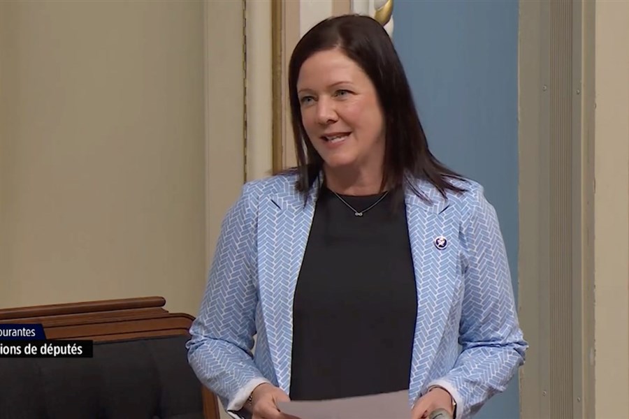 Amélie Dionne remettra la médaille de la députée à trois joueurs de dek-hockey