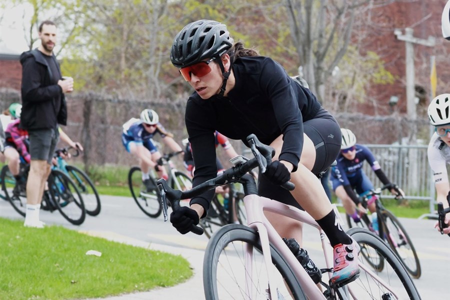 Raphaële Lemieux victorieuse aux Mardis cyclistes de Lachine