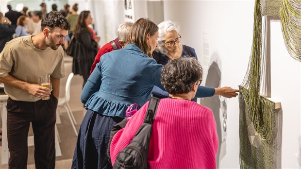 Matière(s) à réflexion: réfléchir les arts textiles collectivement