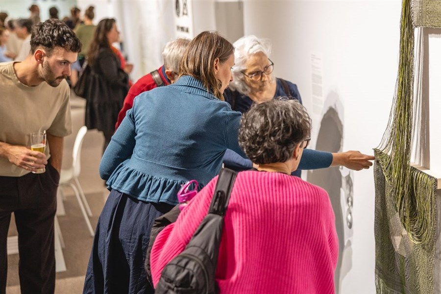 Matière(s) à réflexion: réfléchir les arts textiles collectivement