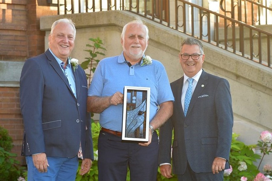 Onil Dupont reçoit le Mérite municipal Yves-Godbout