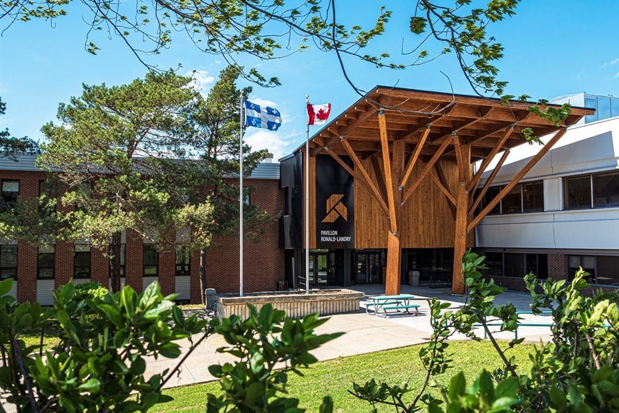 Cégep de Rivière-du-Loup : les enseignants votent en faveur de la grève