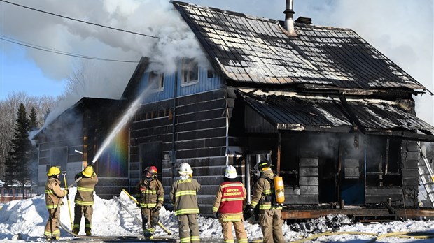 Un corps retrouvé lors d'un incendie à Lejeune