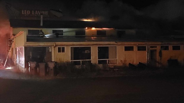 Incendie dans un bâtiment commercial à Pohénégamook