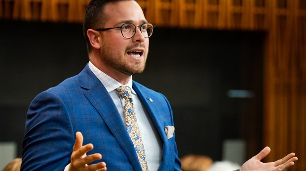 Ottawa doit intervenir d’urgence pour les hebdos, croit le Bloc québécois