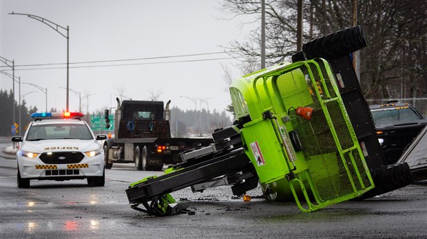 Une nacelle élévatrice se renverse à Rivière-du-Loup