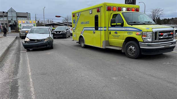 Collision entre une voiture et un VUS à Rivière-du-Loup