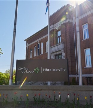 La Ville de Rivière-du-Loup lance un sondage sur ses services de communication