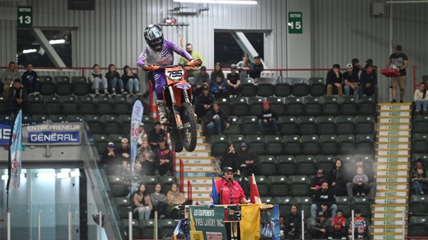 Une deuxième journée de motocross intérieur à Rivière-du-Loup