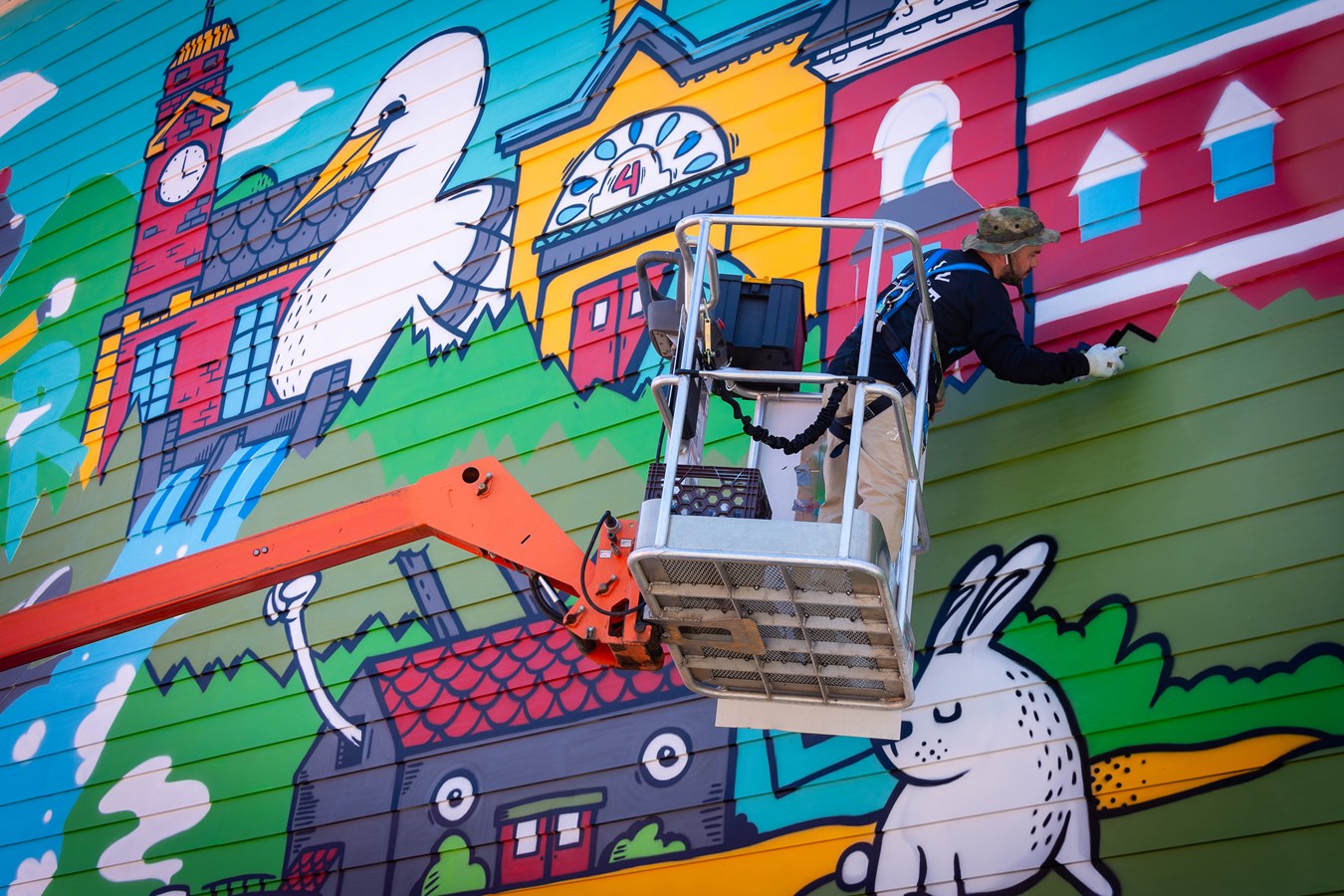 Une murale colorée au centre-ville de Rivière-du-Loup