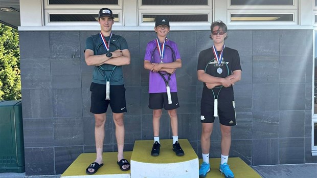 De belles performances en tennis, une formation en pickleball