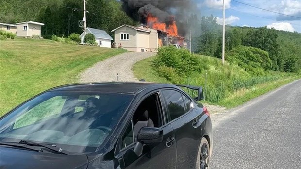 Une maison rasée par les flammes à Packington