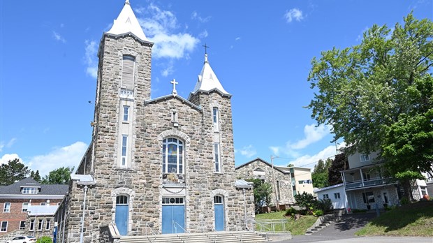 Mise en vente de l’église et du centre communautaire d’Estcourt à Pohénégamook 