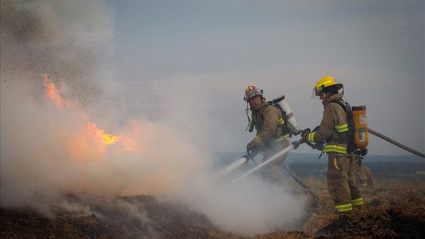 Une machinerie agricole s’enflamme à Saint-André-de-Kamouraska 