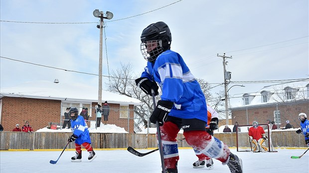 La Fondation Pierre-Luc Dubois fait un don aux jeunes hockeyeurs louperivois