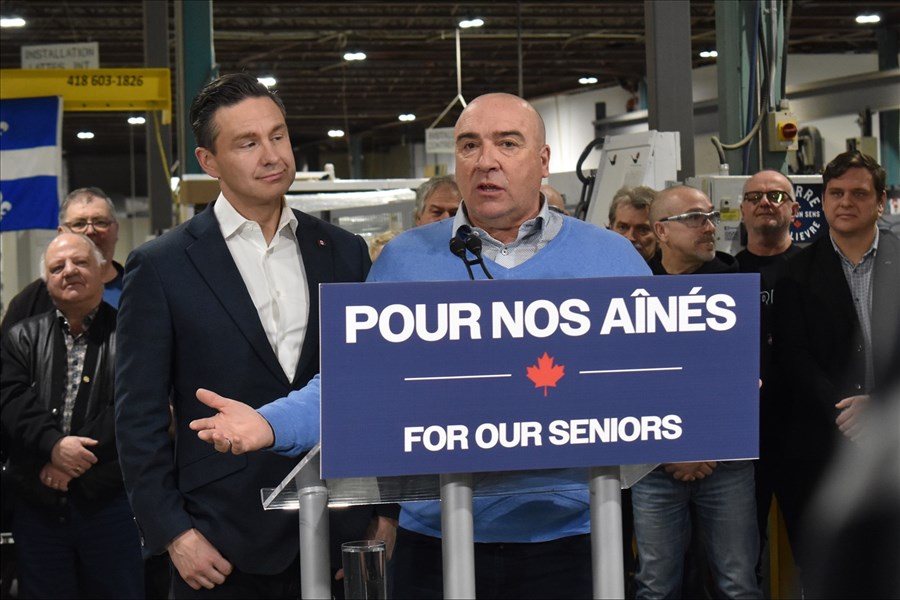 Pierre Poilievre présente ses mesures pour les aînés à Montmagny