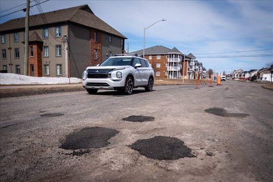 La rue des Jonquilles sera finalement pavée à Rivière-du-Loup 