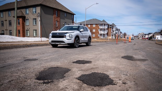 La rue des Jonquilles sera finalement pavée à Rivière-du-Loup 