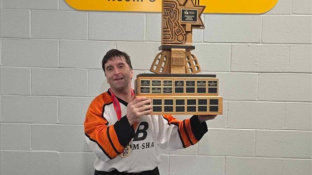 Ballon sur glace : des Témiscouatains se distinguent au championnat canadien senior 