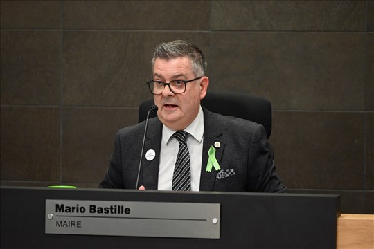 Traverse : Mario Bastille persiste à avoir des réponses et des excuses