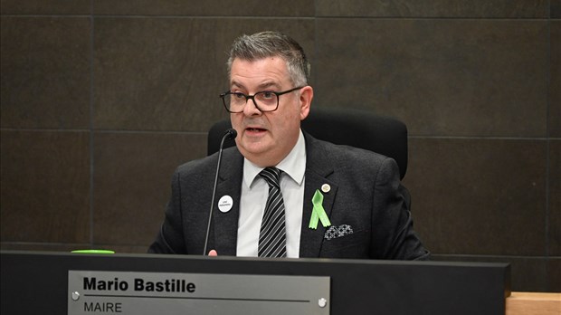 Traverse : Mario Bastille persiste à avoir des réponses et des excuses
