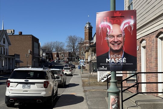 Pancartes électorales vandalisées à Rivière-du-Loup