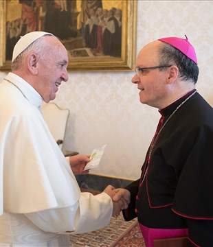 Décès du pape François : un appel à la prière et à la solidarité  