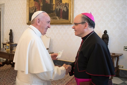 Décès du pape François : un appel à la prière et à la solidarité  