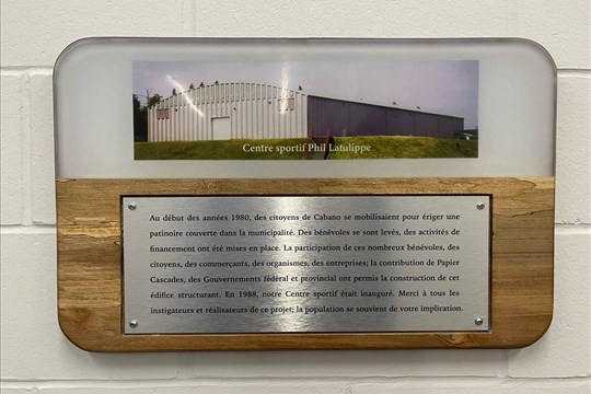 Une plaquette commémorative pour se souvenir de l’aréna Phil-Latulippe