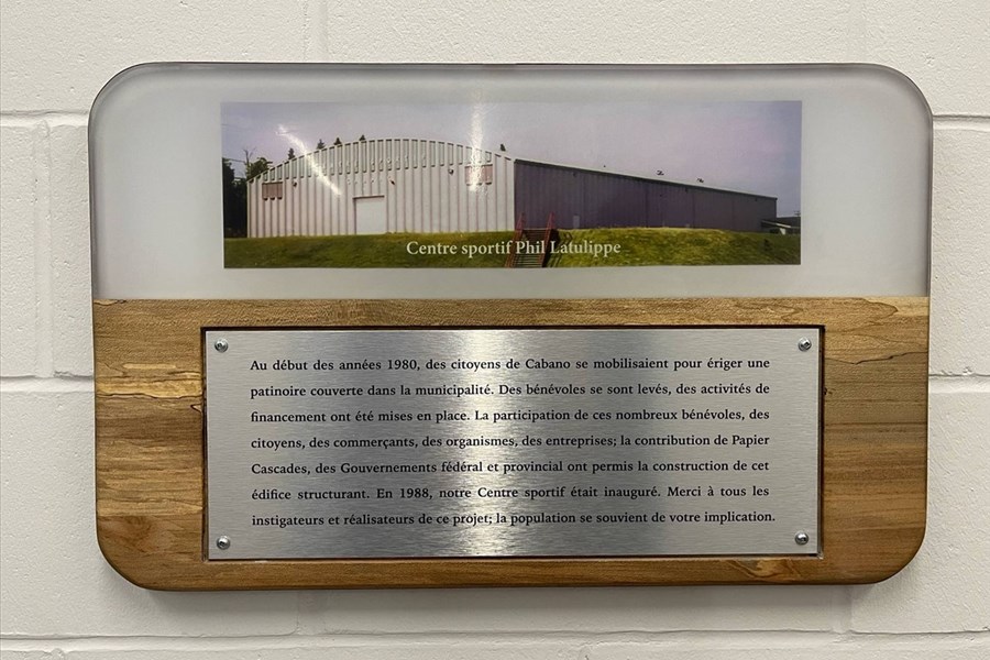 Une plaquette commémorative pour se souvenir de l’aréna Phil-Latulippe