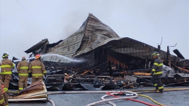 L’incendie majeur chez Cabano Marine engendre des pertes de millions de dollars