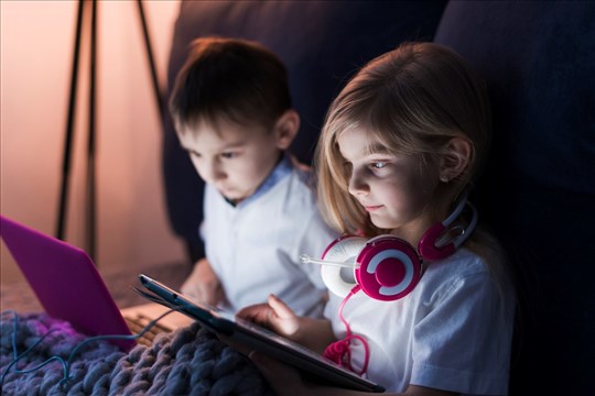 Québec envisage l’interdiction des cellulaires à l’école