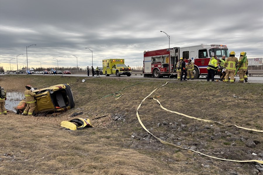 Collision, sortie de route et capotage à Rivière-du-Loup