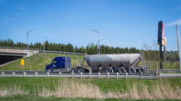 Incendie dans la roue d’un poids lourd sur l’autoroute 20 